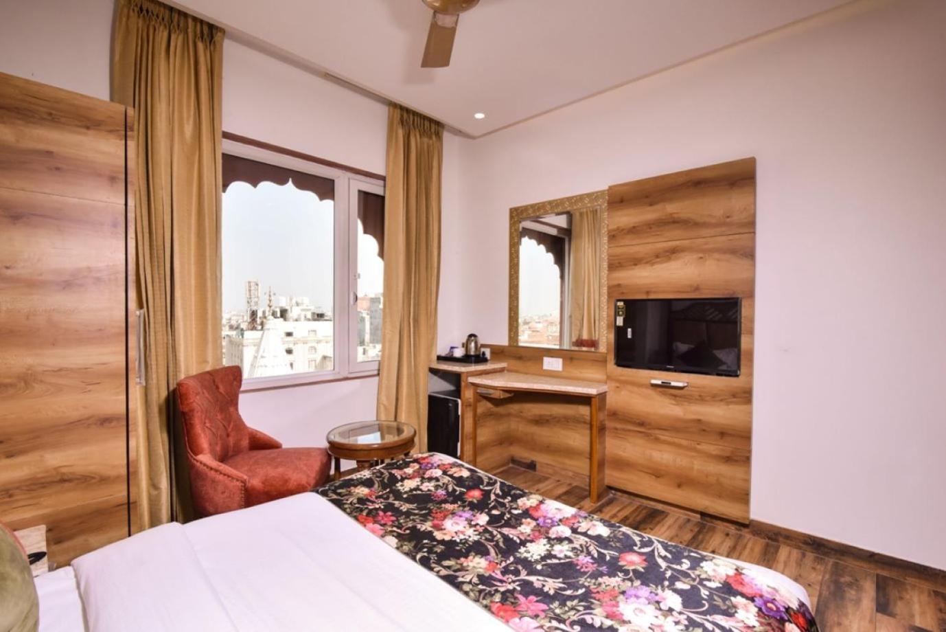 Hotel Rv Golden Амритсар Екстериор снимка